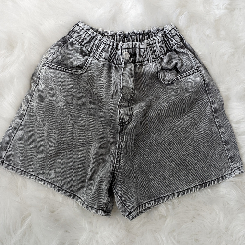 H&M High Waisted Grey Shorts - 20